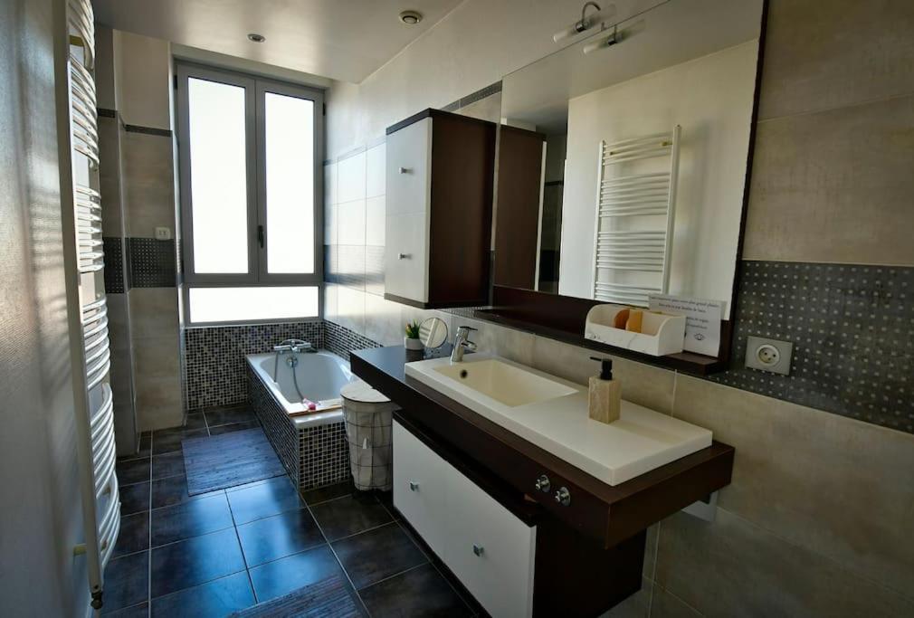 Grand Appartement De Haut Standing En Centre-Ville Montluçon Exteriör bild